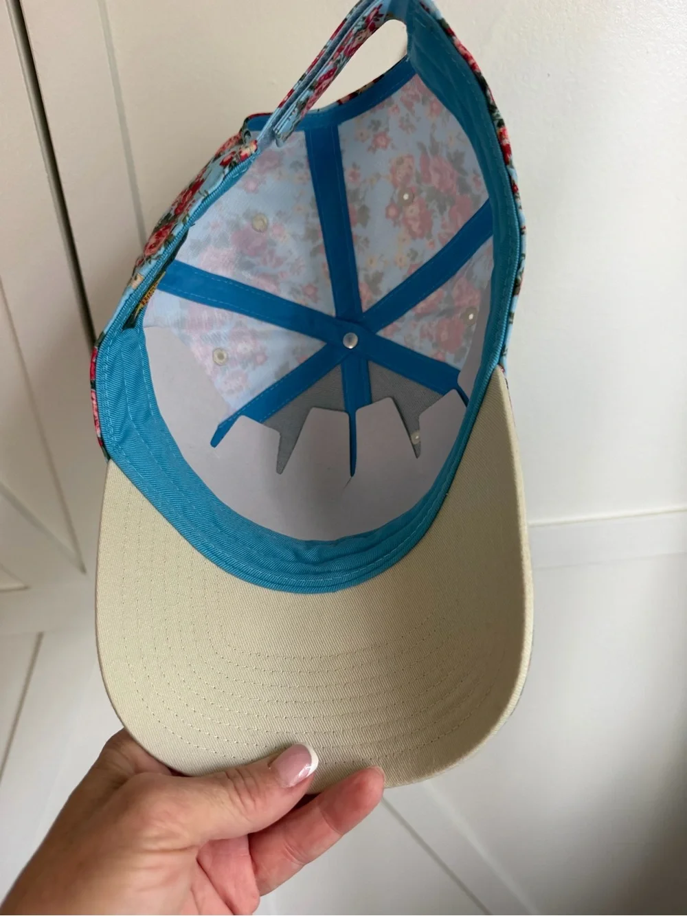 Bass Pro Shops Light Blue & Red Floral Trucker Hat